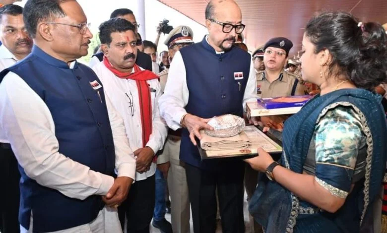 शहीद जवानों का बलिदान हमें कर्तव्य, अनुशासन और समर्पण की सतत प्रेरणा देता रहेगा : राज्यपाल डेका शहीद जवानों का बलिदान हमें कर्तव्य, अनुशासन और समर्पण की सतत प्रेरणा देता रहेगा : राज्यपाल डेका