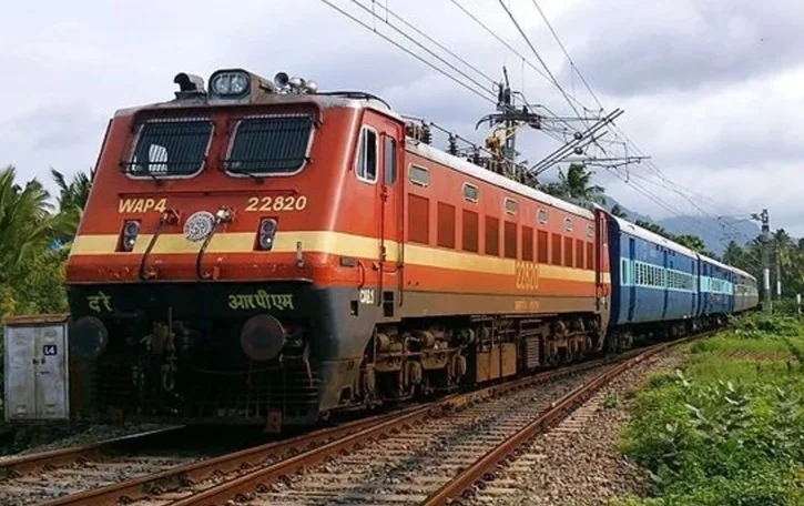 दीपावली-छठ पर चलने वाली ट्रेनें फुल