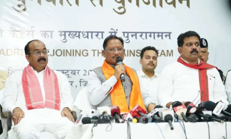 बस्तर में नक्सल उन्मूलन की दिशा में ऐतिहासिक दिन, बंदूक छोड़ संविधान अपनाने वालों का स्वागत : मुख्यमंत्री साय