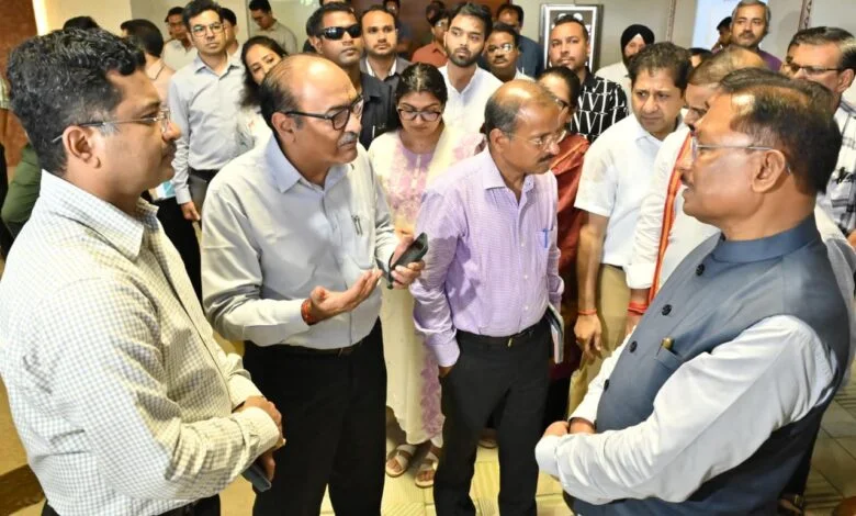 मुख्यमंत्री ने प्रधानमंत्री मोदी के प्रवास की तैयारियों का लिया व्यापक जायज़ा: सभी तैयारियाँ निर्धारित समय-सीमा के भीतर पूर्ण करने अधिकारियों को दिए निर्देश