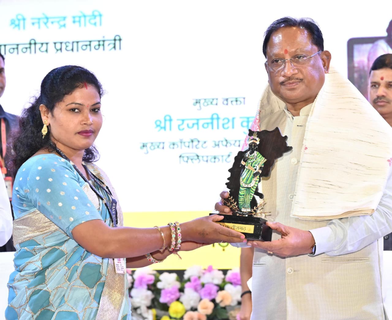 छत्तीसगढ़ की दीदियां बनीं आत्मनिर्भरता की ब्रांड एंबेसडर : लखपति दीदियों की सफलता हजारों महिलाओं के लिए बनेगी प्रेरणा – मुख्यमंत्री श्री साय 1 छत्तीसगढ़ की दीदियां बनीं आत्मनिर्भरता की ब्रांड एंबेसडर : लखपति दीदियों की सफलता हजारों महिलाओं के लिए बनेगी प्रेरणा – मुख्यमंत्री श्री साय