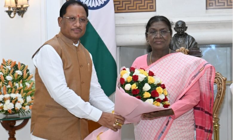 मुख्यमंत्री विष्णुदेव साय ने नई दिल्ली में राष्ट्रपति द्रौपदी मुर्मू से की सौजन्य भेंट