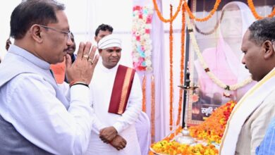 मुख्यमंत्री श्री विष्णु देव साय ने दिवंगत चन्दन बाई जी को दी श्रद्धांजलि:शोक संतप्त परिवार से मिलकर व्यक्त की संवेदना मुख्यमंत्री श्री विष्णु देव साय ने दिवंगत चन्दन बाई जी को दी श्रद्धांजलि:शोक संतप्त परिवार से मिलकर व्यक्त की संवेदना