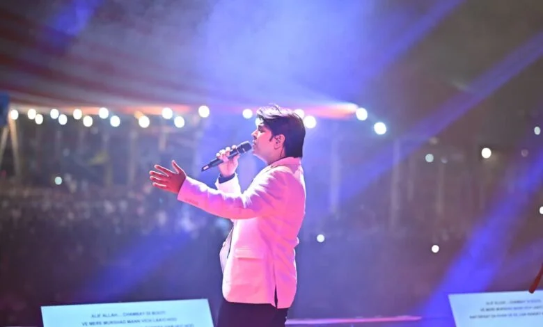बॉलीवुड गायक अंकित तिवारी ने बिखेरा सुरों का जादू, उनकी आशिकी में डूबे संगीत प्रेमी