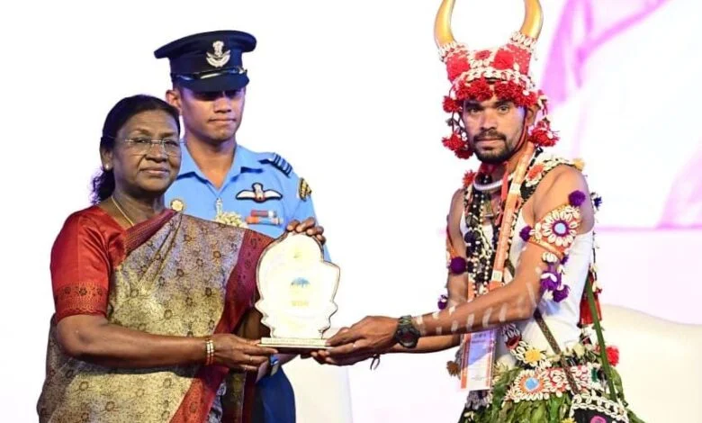 लोक कला महोत्सव में लिंगों घोटुल मांदरी नृत्य दल प्रथम कोण्डागांव जिले का बढ़ाया मान लोक कला महोत्सव में लिंगों घोटुल मांदरी नृत्य दल प्रथम कोण्डागांव जिले का बढ़ाया मान