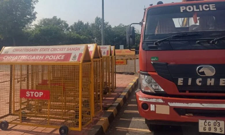 छत्तीसगढ़ स्टेट क्रिकेट संघ ने रायपुर पुलिस को सौंपा 200 नग लोहे का स्टापर