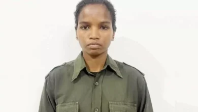 खैरागढ़ में इनामी महिला नक्सली कमला सोड़ी ने किया आत्मसमर्पण खैरागढ़ में इनामी महिला नक्सली कमला सोड़ी ने किया आत्मसमर्पण