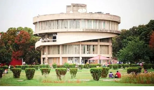 शिक्षा मंत्रालय ने छात्रों की मांग मानी, पंजाब यूनिवर्सिटी की सीनेट में नहीं होगा बदलाव