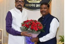 राज्यपाल डेका से वन मंत्री केदार कश्यप ने की सौजन्य भेंट