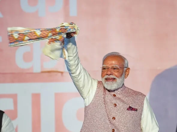 बिहार चुनाव : पीएम मोदी ने इस जनादेश को बिहार में सुशासन और विकास की जीत बताया बिहार चुनाव : पीएम मोदी ने इस जनादेश को बिहार में सुशासन और विकास की जीत बताया