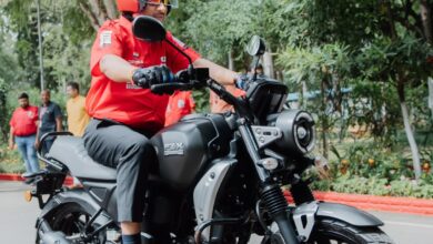 मुख्यमंत्री श्री विष्णुदेव साय ने स्वयं बाइक चलाकर युवाओं को दिया सुरक्षित ड्राइविंग का संदेश मुख्यमंत्री श्री विष्णुदेव साय ने स्वयं बाइक चलाकर युवाओं को दिया सुरक्षित ड्राइविंग का संदेश