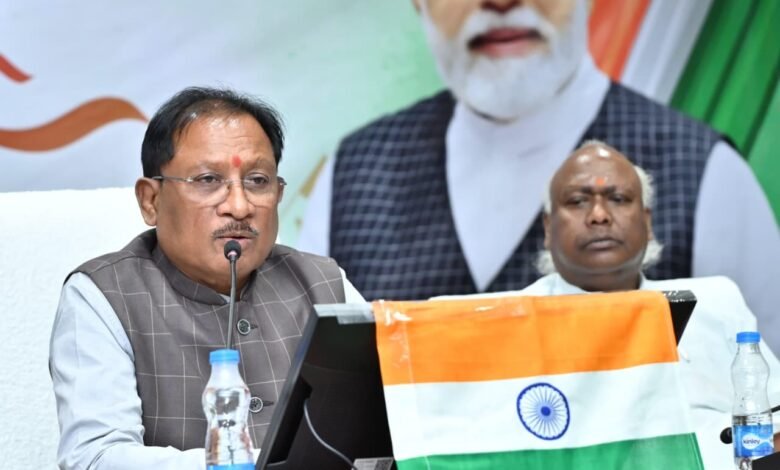 मुख्यमंत्री ने अधिकारियों एवं कर्मचारियों के साथ किया ‘वंदे मातरम्’ का सामूहिक गायन