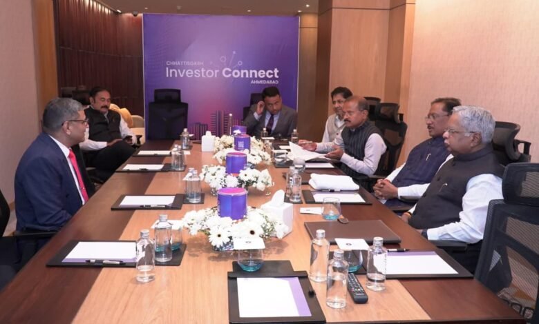 अहमदाबाद के टेक्सटाइल एसोसिएशन समूह ने मुख्यमंत्री विष्णुदेव साय से की मुलाकात, कपड़ा उद्योग में निवेश की रुचि दिखाई
