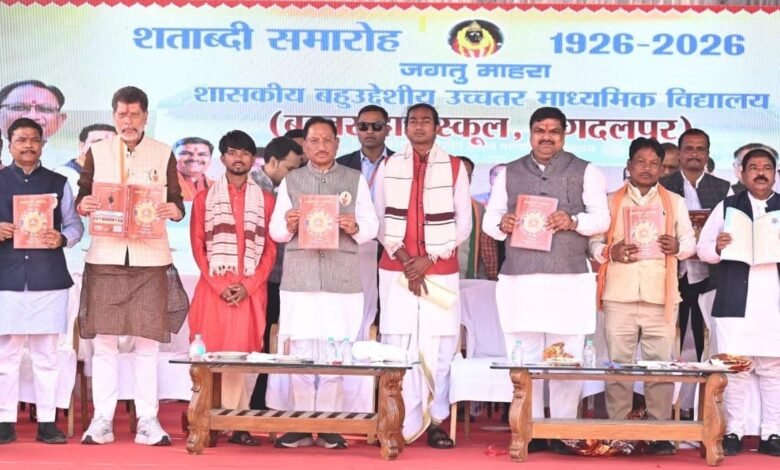 मुख्यमंत्री ने जगतु माहरा बस्तर हाईस्कूल के जीर्णोद्धार हेतु डेढ़ करोड़ रुपए सहित पोस्ट-मैट्रिक छात्रावास भवन निर्माण की घोषणा की