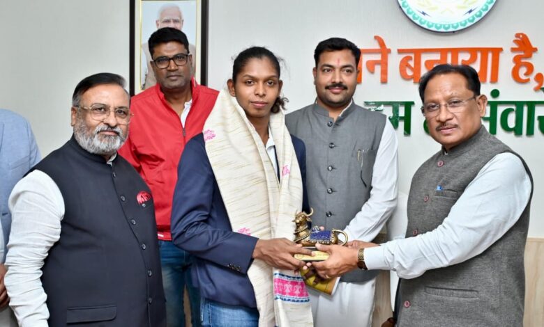 मुख्यमंत्री श्री साय ने महिला कबड्डी विश्व कप की स्टार खिलाड़ी संजू देवी को दी बधाई मुख्यमंत्री श्री साय ने महिला कबड्डी विश्व कप की स्टार खिलाड़ी संजू देवी को दी बधाई