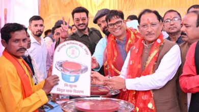 जशपुर जिले में शिल्पकारों के लिए स्थापित होगा ग्लेज़िंग यूनिट: मुख्यमंत्री श्री विष्णु देव साय जशपुर जिले में शिल्पकारों के लिए स्थापित होगा ग्लेज़िंग यूनिट: मुख्यमंत्री श्री विष्णु देव साय