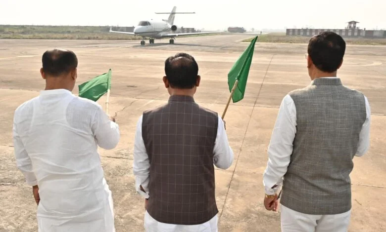 CM ने स्टेट हैंगर से विमान परिचालन सेवा का किया शुभारंभ