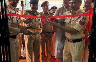 पूर्व मंत्री राजेश मूणत ने रामनगर कबीर चौक में पुलिस चौकी का किया लोकार्पण पूर्व मंत्री राजेश मूणत ने रामनगर कबीर चौक में पुलिस चौकी का किया लोकार्पण