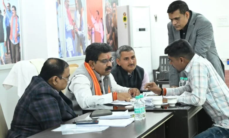 उपमुख्यमंत्री ने आरक्षक भर्ती के संबंध में अभ्यर्थियों की समस्याओं का किया समाधान