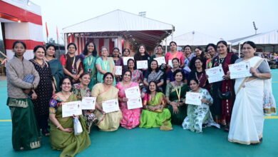 19 दिसंबर शुक्रवार को स्वदेशी मेला के द्वितीय दिवस के अवसर पर दोपहर 12:00 पांच परिवर्तन पर एक संगोष्ठी आयोजित की गई जिसमें मुख्य वक्ता थे जुगराज धर द्विवेदी जी क्षेत्रीय प्रचारक विशेष संपर्क विभाग विश्व हिंदू परिषद मध्यक्षेत्र।