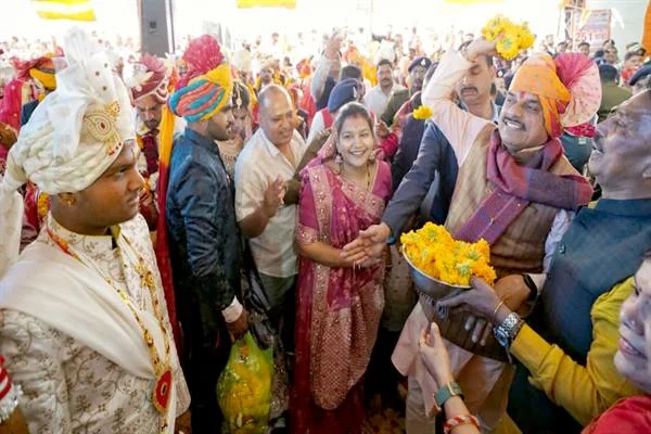 सामूहिक विवाह समारोह सामाजिक समरसता और मितव्यता का संदेश देने का प्रभावी माध्यम : मुख्यमंत्री यादव