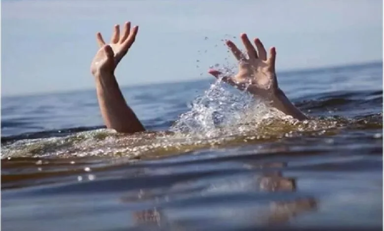 नवा रायपुर की ब्लू वाटर खदान में मिला अज्ञात व्यक्ति का क्षत-विक्षत शव, इलाके में सनसनी नवा रायपुर की ब्लू वाटर खदान में मिला अज्ञात व्यक्ति का क्षत-विक्षत शव, इलाके में सनसनी