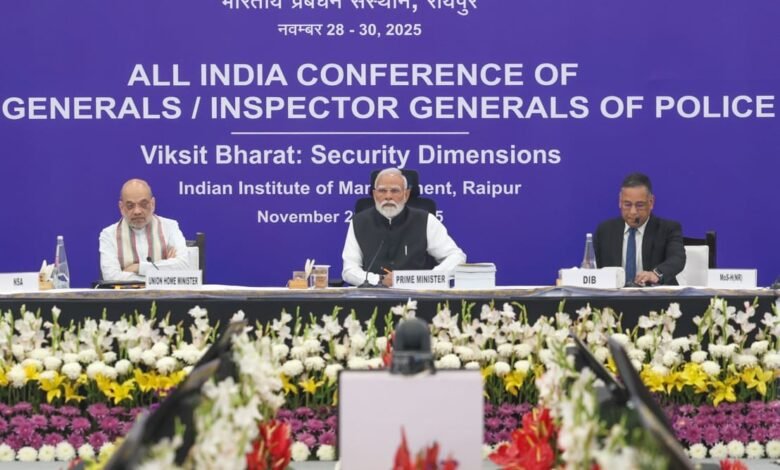 प्रधानमंत्री ने रायपुर में पुलिस महानिदेशकों/महानिरीक्षकों के 60वें अखिल भारतीय सम्मेलन की अध्यक्षता की