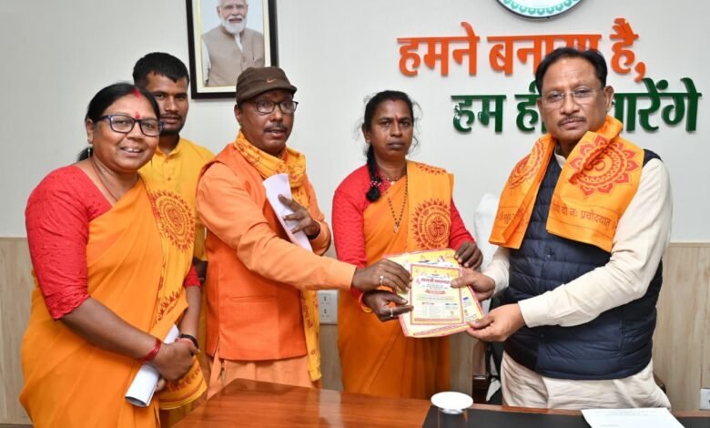 मुख्यमंत्री से अखिल विश्व गायत्री परिवार के सदस्यों ने सौजन्य मुलाकात की