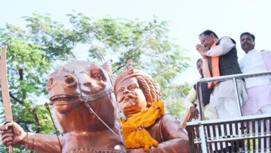 मुख्यमंत्री श्री विष्णुदेव साय ने जयस्तंभ चौक में किया शहीद वीर नारायण सिंह के त्याग और संघर्ष का स्मरण