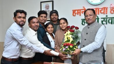 मुख्यमंत्री श्री साय से शासकीय आदर्श पोस्ट मैट्रिक आदिवासी बालक छात्रावास के प्रतिनिधिमंडल ने की सौजन्य मुलाकात