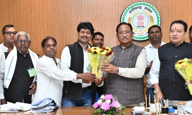 मुख्यमंत्री श्री विष्णुदेव साय ने विजय दिवस पर शहीदों को किया नमन मुख्यमंत्री श्री विष्णुदेव साय ने विजय दिवस पर शहीदों को किया नमन