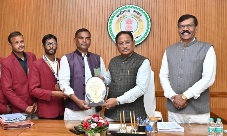 मुख्यमंत्री श्री विष्णु देव साय को राज्य स्तरीय ओपन फिटनेस रन का आमंत्रण मुख्यमंत्री श्री विष्णु देव साय को राज्य स्तरीय ओपन फिटनेस रन का आमंत्रण