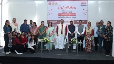 रायपुर। साइंस कॉलेज मैदान में आयोजित स्वदेशी मेले के तीसरे दिन की शुरुआत स्वावलंबी भारत अभियान विषय पर आयोजित संगोष्ठी से हुई।