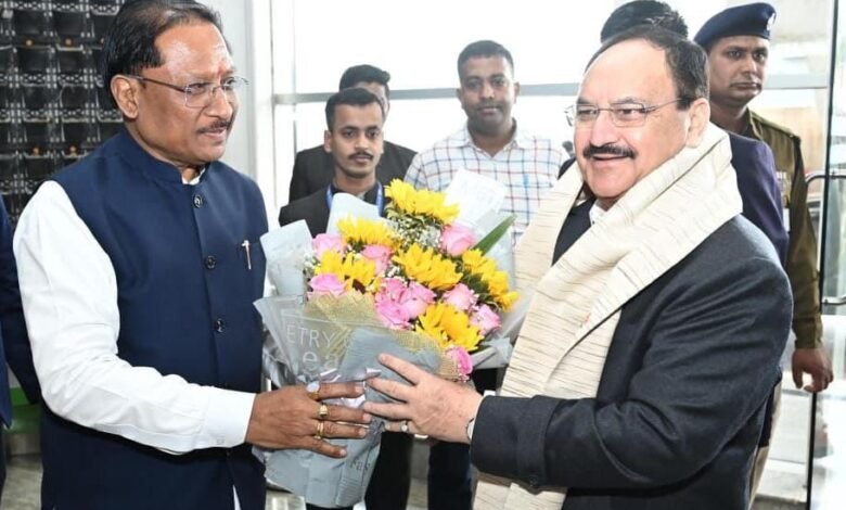 मुख्यमंत्री श्री विष्णुदेव साय ने केंद्रीय स्वास्थ्य एवं परिवार कल्याण मंत्री श्री जे पी नड्डा का किया आत्मीय स्वागत