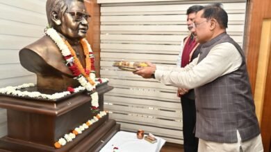 मुख्यमंत्री श्री विष्णु देव साय ने भारत रत्न अटल बिहारी वाजपेयी की प्रतिमा पर माल्यार्पण कर दी श्रद्धांजलि