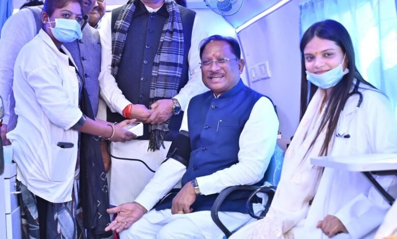 दूरस्थ आदिवासी अंचलों को स्वास्थ्य की नई राह — मुख्यमंत्री साय ने 57 मोबाइल मेडिकल यूनिट वाहनों को दिखाई हरी झंडी