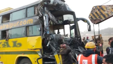 तेज रफ्तार बस खड़े ट्रेलर से टकराई, 16 यात्री घायल; 11 की हालत गंभीर तेज रफ्तार बस खड़े ट्रेलर से टकराई, 16 यात्री घायल; 11 की हालत गंभीर