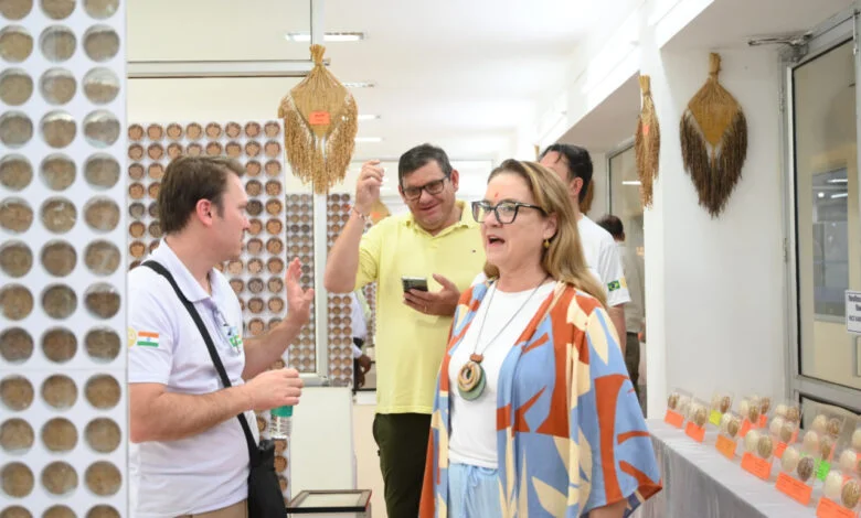 विश्वविद्यालय में उत्पाद विक्रय केन्द्र के नये स्वरूप का उद्घाटन