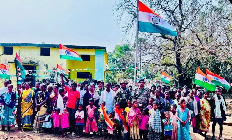 लाल आतंक पर भारी पड़ा लोकतंत्र, नक्सलगढ़ में गूंजा राष्ट्रगान