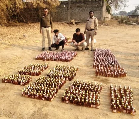 बड़ी कार्रवाई: 1008 पौवा अवैध शराब के साथ 3 आरोपी गिरफ्तार