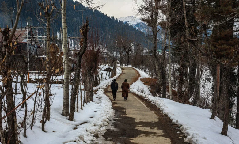 जम्मू-कश्मीर में कड़ाके की ठंड का कहर, पारा माइनस 4.9 डिग्री