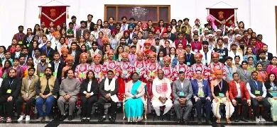 राष्ट्रपति भवन में छत्तीसगढ़ की झांकी कलाकारों का सम्मान,राष्ट्रपति मुर्मु ने सराही जनजातीय कला, कलाकार हुए भावविभोर राष्ट्रपति भवन में छत्तीसगढ़ की झांकी कलाकारों का सम्मान,राष्ट्रपति मुर्मु ने सराही जनजातीय कला, कलाकार हुए भावविभोर