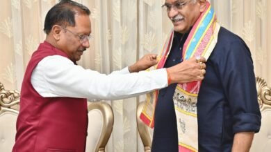 केंद्रीय पर्यटन एवं संस्कृति मंत्री श्री गजेन्द्र सिंह शेखावत ने मुख्यमंत्री श्री विष्णुदेव साय से की सौजन्य भेंट