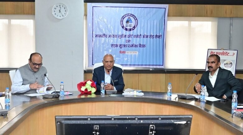 सड़क सुरक्षा माह के अंतर्गत सड़क सुरक्षा और दुर्घटनाओं की रोकथाम के लिए किए जा रहे जन-जागरूकता कार्यक्रम