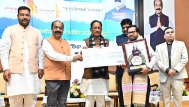 राज्य के 8 युवाओं और एक संगठन को मिला छत्तीसगढ़ युवा रत्न सम्मान राज्य के 8 युवाओं और एक संगठन को मिला छत्तीसगढ़ युवा रत्न सम्मान