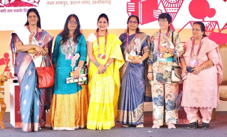 लाला जगदलपुरी मण्डप में समकालीन महिला लेखन पर सार्थक परिचर्चा लाला जगदलपुरी मण्डप में समकालीन महिला लेखन पर सार्थक परिचर्चा