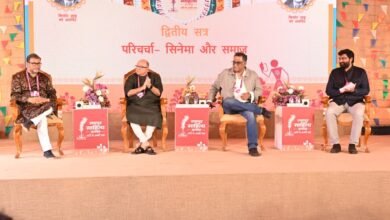 रायपुर साहित्य उत्सव में समाज और सिनेमा विषय पर केंद्रित रोचक परिचर्चा में उमड़ी श्रोताओं की भीड़