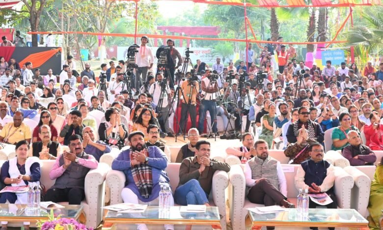 रायपुर साहित्य उत्सव में ‘भारत का बौद्धिक विमर्श’ सत्र बना वैचारिक मंथन का केंद्र