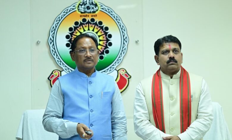 मुख्यमंत्री ने छत्तीसगढ़ पुलिस के रजत जयंती पदक का किया अनावरण मुख्यमंत्री ने छत्तीसगढ़ पुलिस के रजत जयंती पदक का किया अनावरण