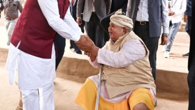 नक्सल मुक्त बस्तर की दिशा में एक और निर्णायक कदम : चार इनामी माओवादियों ने किया आत्मसमर्पण